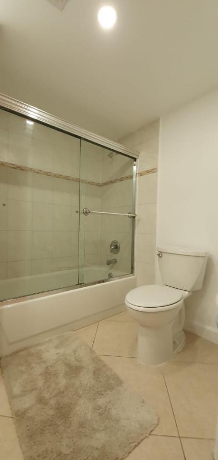 Апартаменты Yacht Club Aventura 2Br + 2Ba Майами Экстерьер фото
